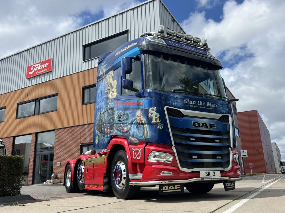 Tekno Tekno DAF XG 6x2 with 3-axle curtainside trailer STAN ROBINSON