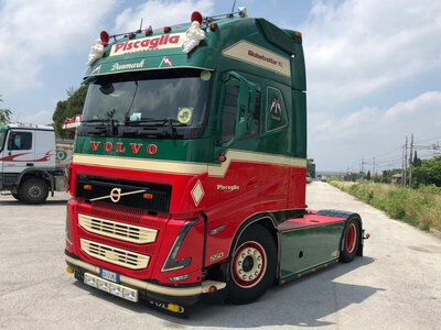 WSI WSI Volvo FH5 Globetrotter XL 4x2 PISCAGLIA