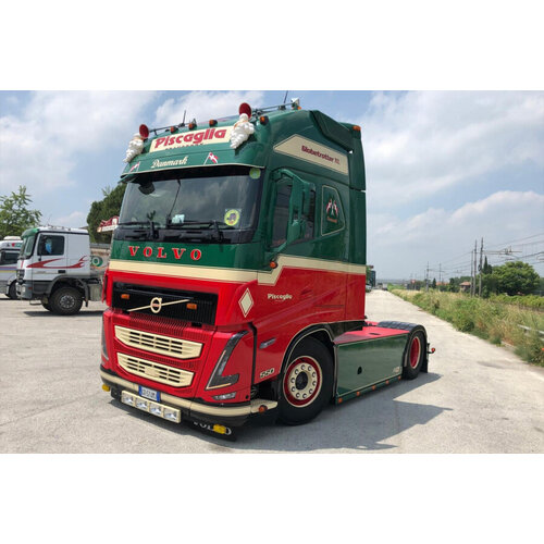 WSI WSI Volvo FH5 Globetrotter XL 4x2 PISCAGLIA