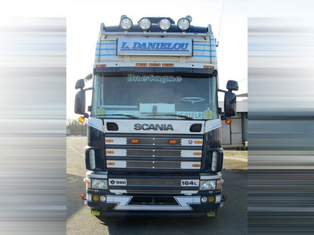 WSI WSI Scania 4-serie Topline 4x2 met 3-assige koeloplegger DANIELOU