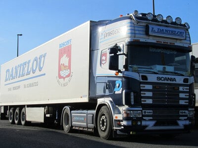 WSI WSI Scania 4-serie Topline 4x2 met 3-assige koeloplegger DANIELOU