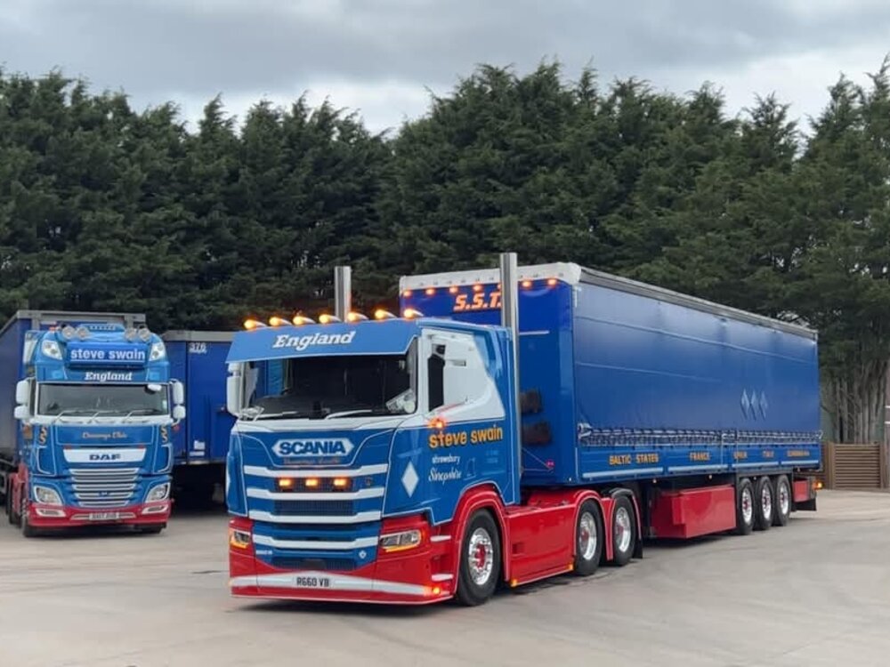 Tekno Tekno Scania Next Gen 660R met 3-assige huiftrailer STEVE SWAIN