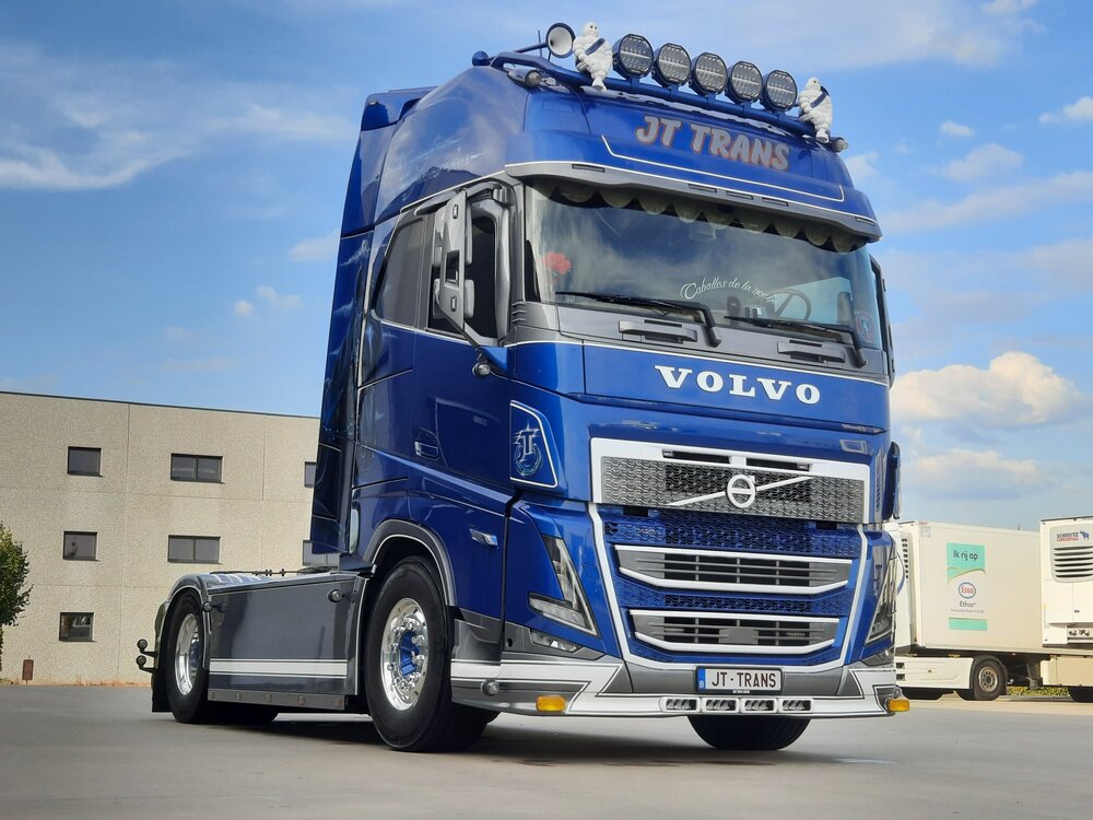 Tekno Tekno Volvo FH05 Globetrotter XL 4x2 JT TRANS
