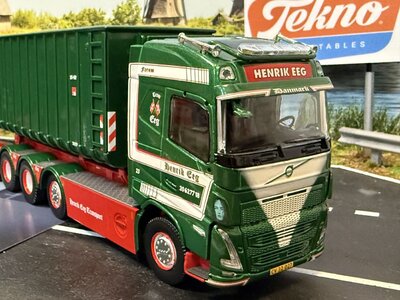 Tekno Tekno Volvo FH05 Globetrotter hooklift with trailer HENDRIK EEG