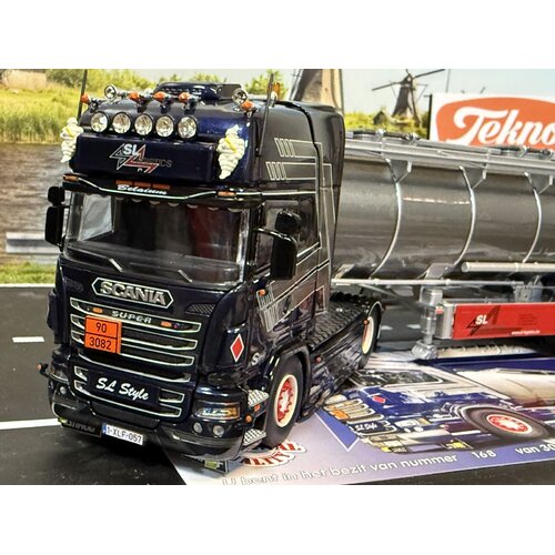 Tekno Tekno Scania R -serie Topline 4x2 riged truck wit 3-axle tank trailer SL LOGISTICS