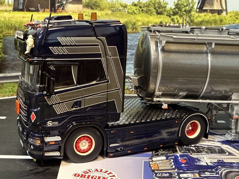 Tekno Tekno Scania R -serie Topline 4x2 trekker met 3 assige tankoplegger SL LOGISTICS