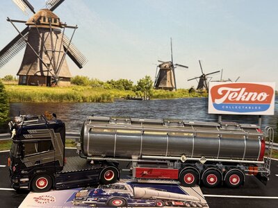 Tekno Tekno Scania R -serie Topline 4x2 trekker met 3 assige tankoplegger SL LOGISTICS