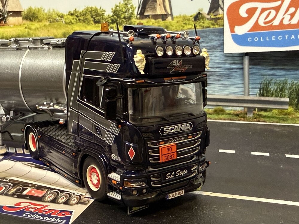 Tekno Tekno Scania R -serie Topline 4x2 trekker met 3 assige tankoplegger SL LOGISTICS