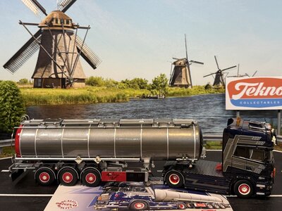 Tekno Tekno Scania R -serie Topline 4x2 riged truck wit 3-axle tank trailer SL LOGISTICS