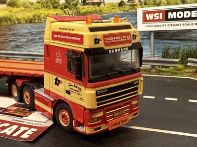 WSI WSI DAF XF 95 Super Space Cab 6x2  met 3-assige steenoplegger TORBEN RAFN