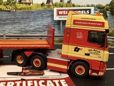 WSI WSI DAF XF 95 Super Space Cab 6x2  met 3-assige steenoplegger TORBEN RAFN