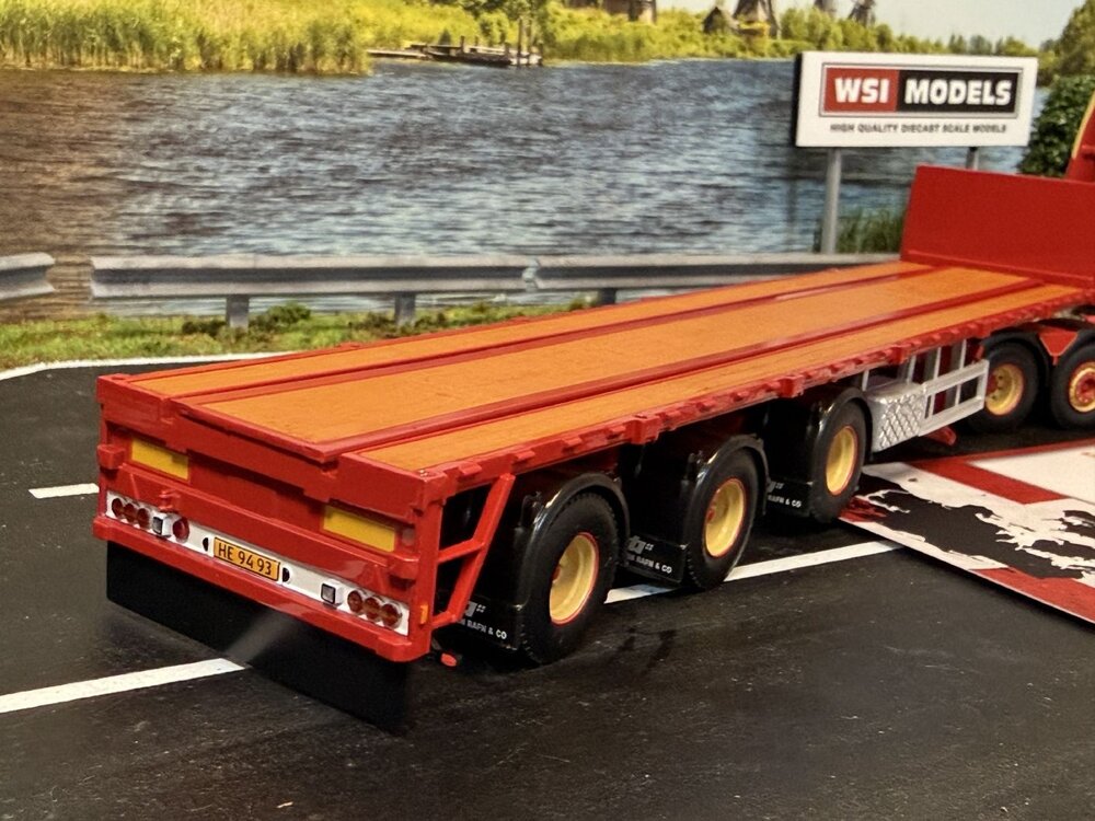 WSI WSI DAF XF 95 Super Space Cab 6x2  met 3-assige steenoplegger TORBEN RAFN