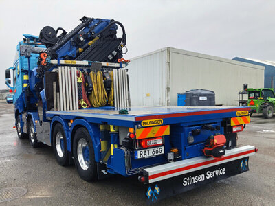 WSI WSI Volvo FH5 Globetrotter Riged flatbed truck 8x4 with  palfinger PK 165.002 tec 7 + jib JINERT