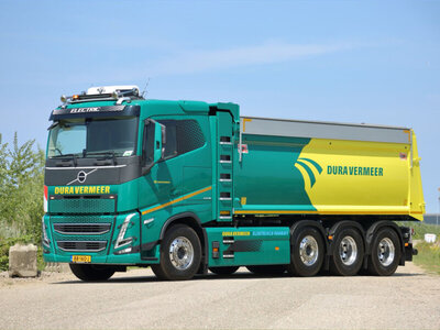 WSI WSI Volvo FH5 Sleeper Cab  8x4 elecrtic tipper truck DURA VERMEER