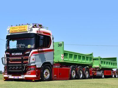 WSI WSI Scania S Normal 8x2 motorwagen met haakarm systeem met 3-assige tridem haakarm container trailer+ 2x 15m3 container ROSSI RUDY CONTAINER TRANSPORT