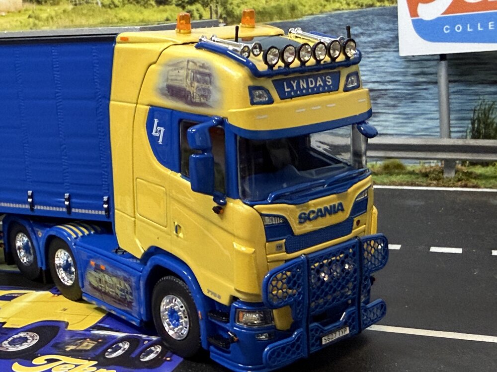 Tekno Tekno Scania Next Gen S met 3-assige schuifzeilenoplegger LYNDA'S TRANSPORT