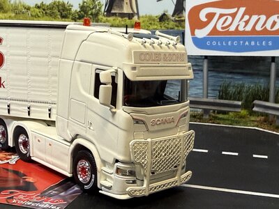 Tekno Tekno Scania Next Gen S-serie Highline met 3-assige schuifzeilen oplegger COLES & SONS "GREASE"