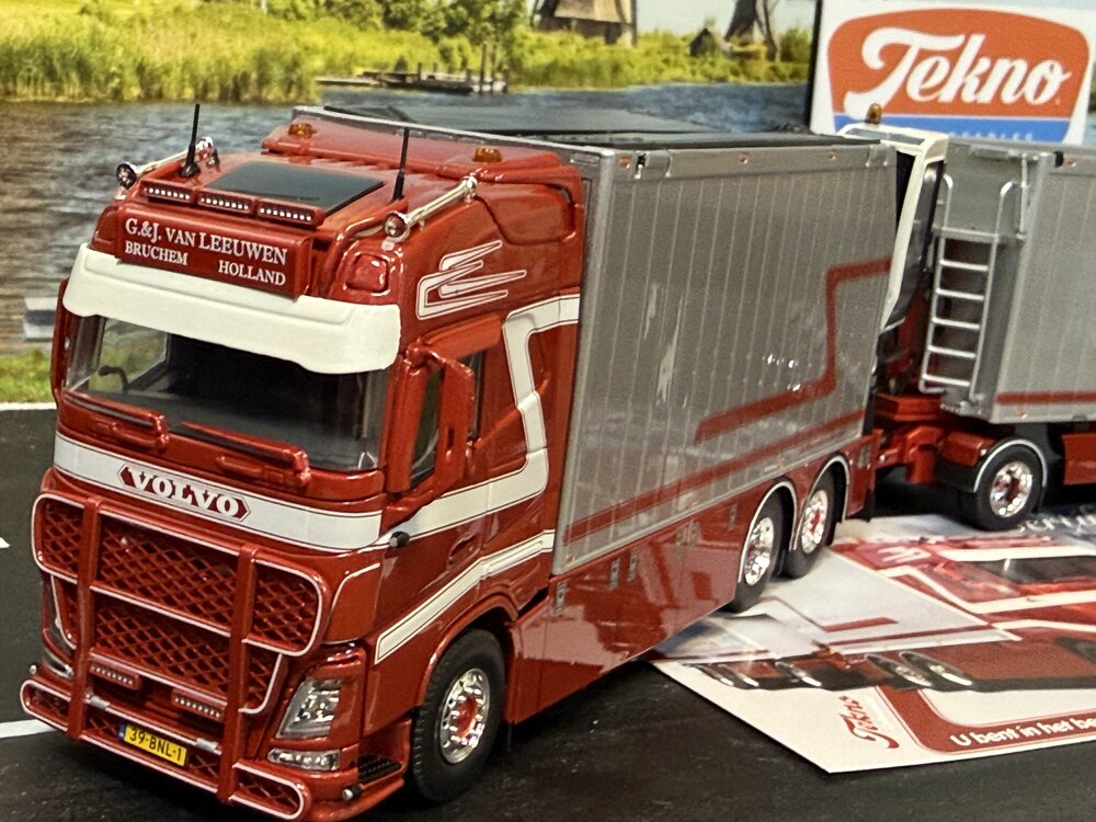 Tekno Tekno Volvo FH04 Globetrotter rigid truck with trailer + zamac opentop containers G & J VAN LEEUWEN