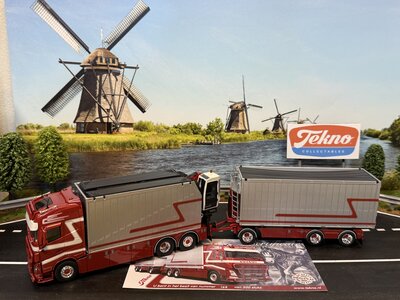 Tekno Tekno Volvo FH04 Globetrotter met open bakken en laadkraan G & J VAN LEEUWEN