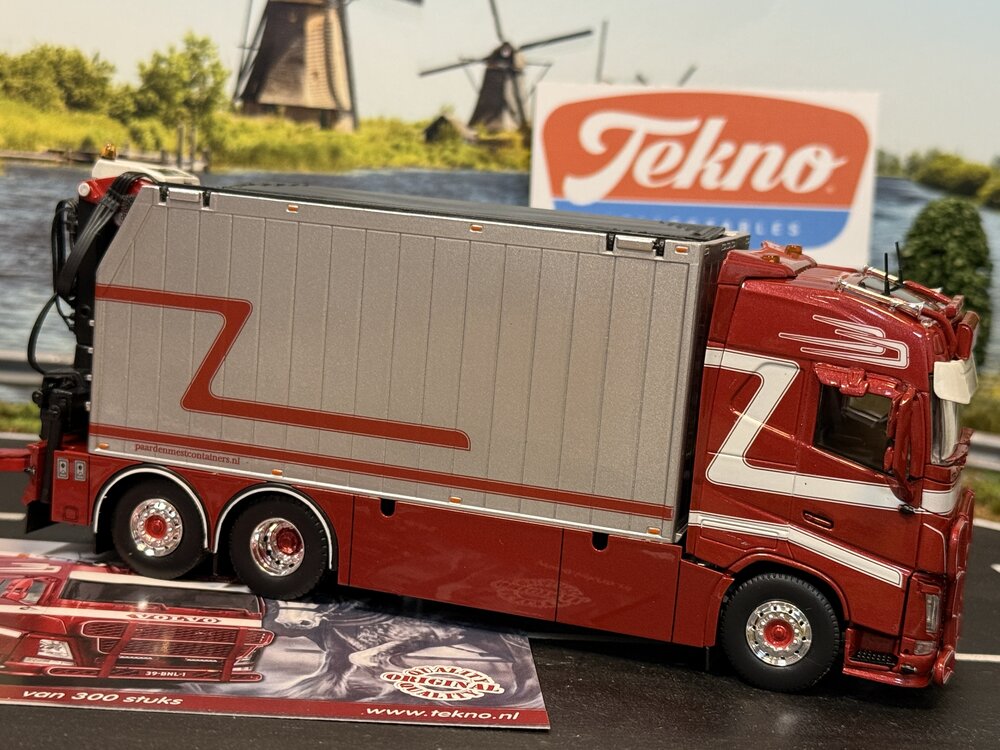 Tekno Tekno Volvo FH04 Globetrotter rigid truck with trailer + zamac opentop containers G & J VAN LEEUWEN