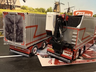 Tekno Tekno Volvo FH04 Globetrotter met open bakken en laadkraan G & J VAN LEEUWEN