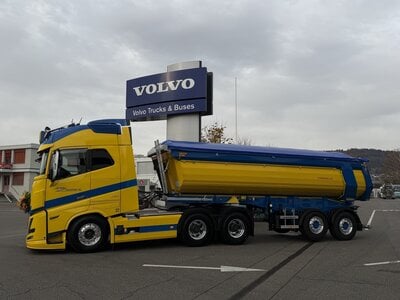 Tekno Tekno Volvo FH Aero Globetrotter 6x4 met 2-assige kipper DE PAOLA