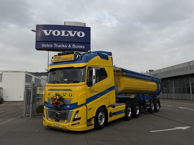 Tekno Tekno Volvo FH Aero Globetrotter 6x4 met 2-assige kipper DE PAOLA