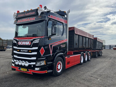 WSI WSI Scania R Normal 8x4 with 7-axle  cable system + 2x 15m3 container + cover ANDERS LAURITZEN