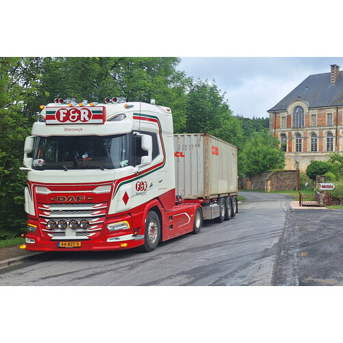 WSI WSI DAF XG+ 4x2 with 3-axle flex container trailer + 20ft container F&R TRANSPORT