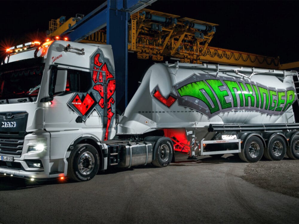 WSI WSI MAN TGX GX 4x2 with 3-axle bulk trailer DENKINGER