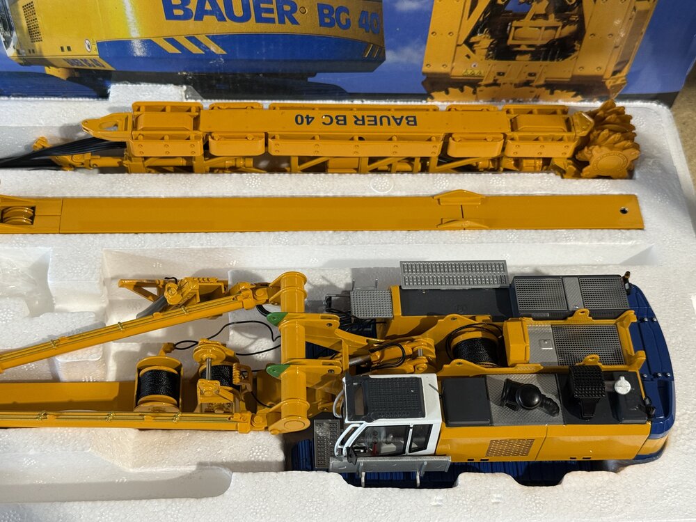 Bymo Bymo Scalemodels BAUER BG 40with BC40  DRILLING RIG