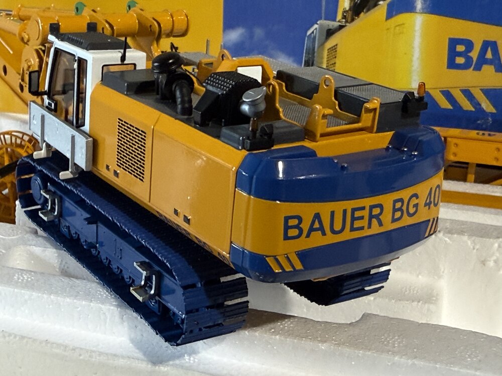 Bymo Bymo Scalemodels BAUER BG 40with BC40  DRILLING RIG