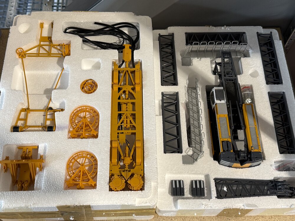 Bymo Bymo Scalemodels BAUER MC96 with BC35  CRAWLER CRANE