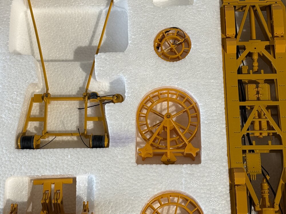 Bymo Bymo Scalemodels BAUER MC96 with BC35  CRAWLER CRANE