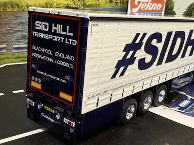 Tekno Tekno Scania NGR Highline 6x2 met 3-assige schuifzeilen oplegger SID HILL