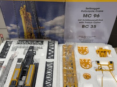 Bymo Bymo Scalemodels BAUER MC96 with BC35  CRAWLER CRANE