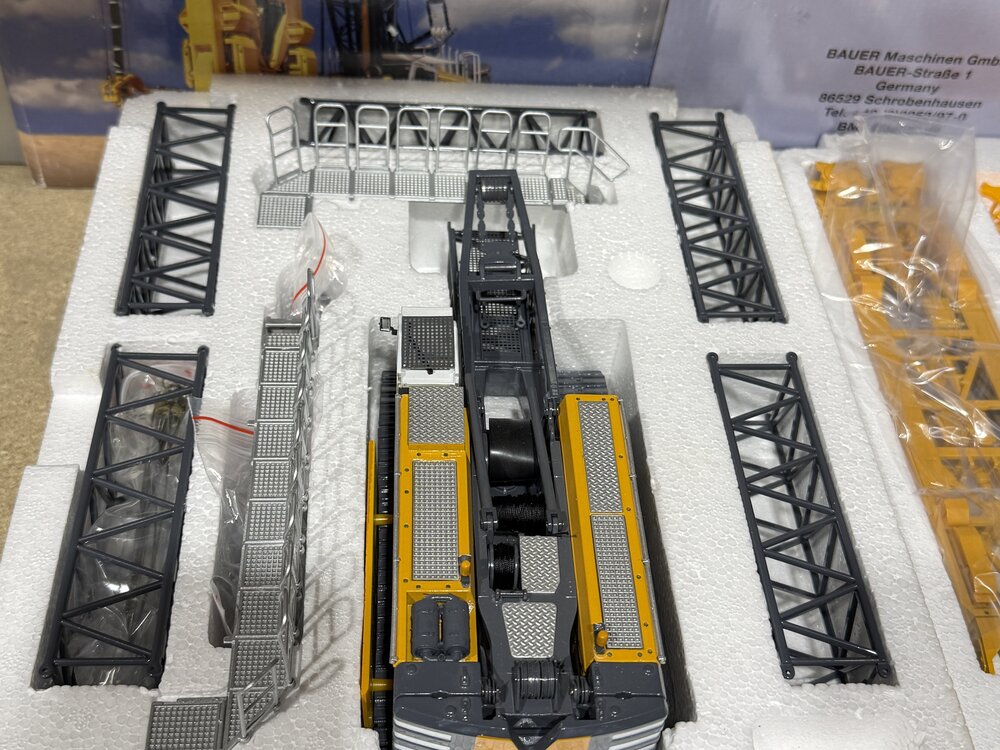 Bymo Bymo Scalemodels BAUER MC96 with BC35  CRAWLER CRANE