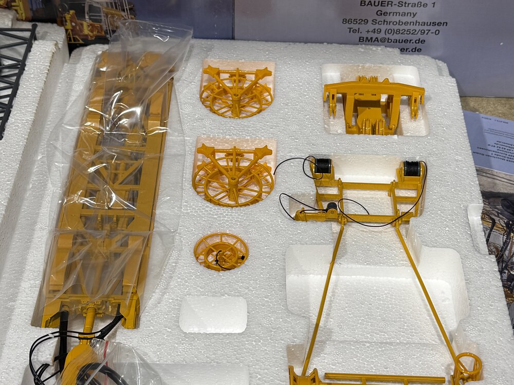 Bymo Bymo Scalemodels BAUER MC96 with BC35  CRAWLER CRANE