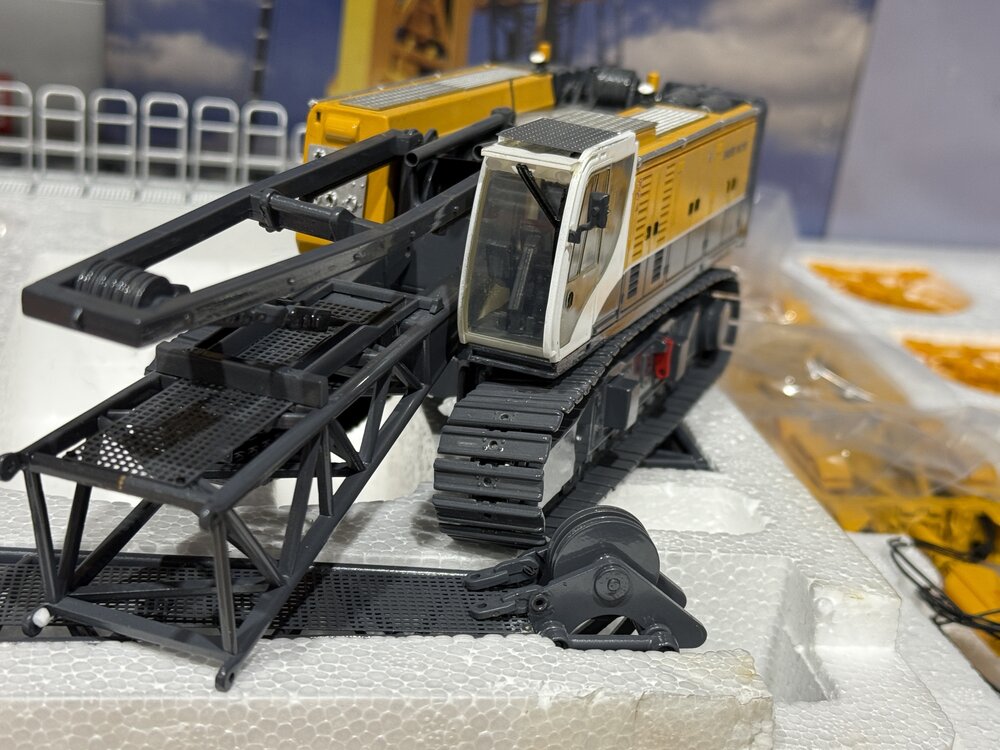 Bymo Bymo Scalemodels BAUER MC96 with BC35  CRAWLER CRANE