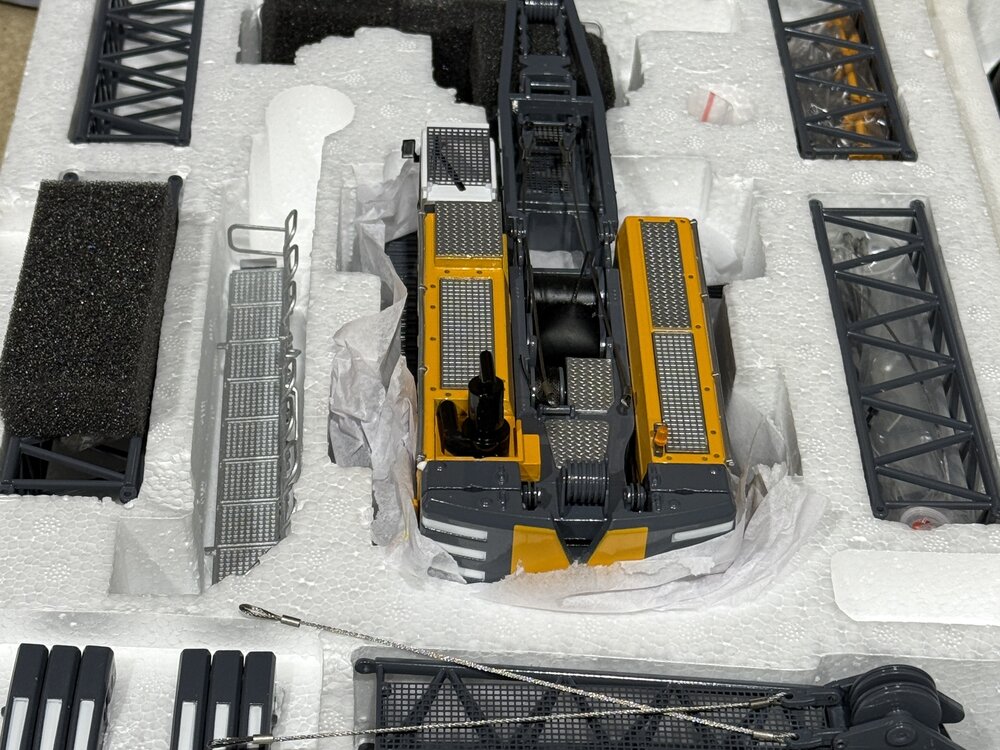 Bymo Bymo Scalemodels BAUER MC96 with BC35 HDS-T CRAWLER CRANE