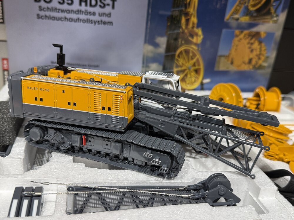 Bymo Bymo Scalemodels BAUER MC96 with BC35 HDS-T CRAWLER CRANE