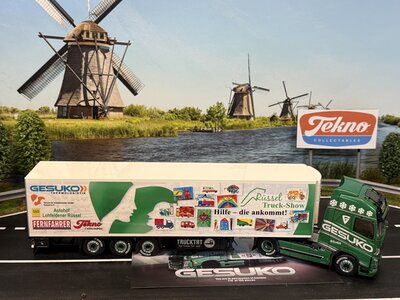 Tekno Tekno Volvo FH04 Globetrtotter met 3-assige koeloplegger GESUKO RUSSEL TRUCKSHOW