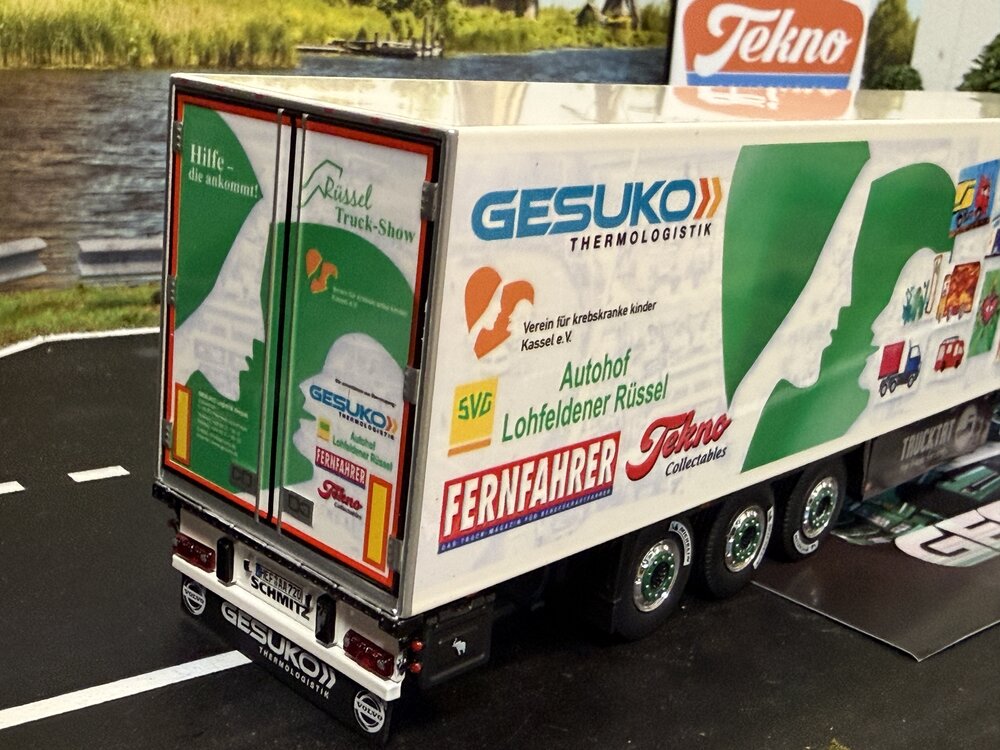 Tekno Tekno Volvo FH04 Globetrotter truck with 3-axle reefer trailer GESUKO RUSSEL TRUCKSHOW