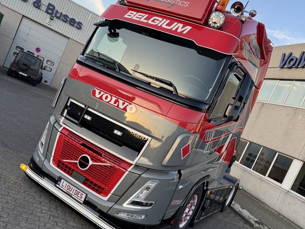 Tekno Tekno Volvo FH Aero 500 4x2  with 3-axle container chassis and ISO tank container SL LOGISTICS