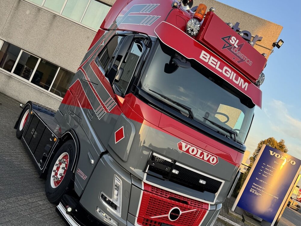 Tekno Tekno Volvo FH Aero 500 4x2 met 3-assig chassis en ISO Tankcontainer SL LOGISTICS