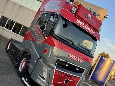 Tekno Tekno Volvo FH Aero 500 4x2  with 3-axle container chassis and ISO tank container SL LOGISTICS