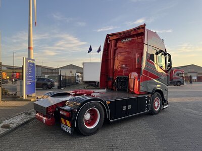 Tekno Tekno Volvo FH Aero 500 4x2  with 3-axle container chassis and ISO tank container SL LOGISTICS