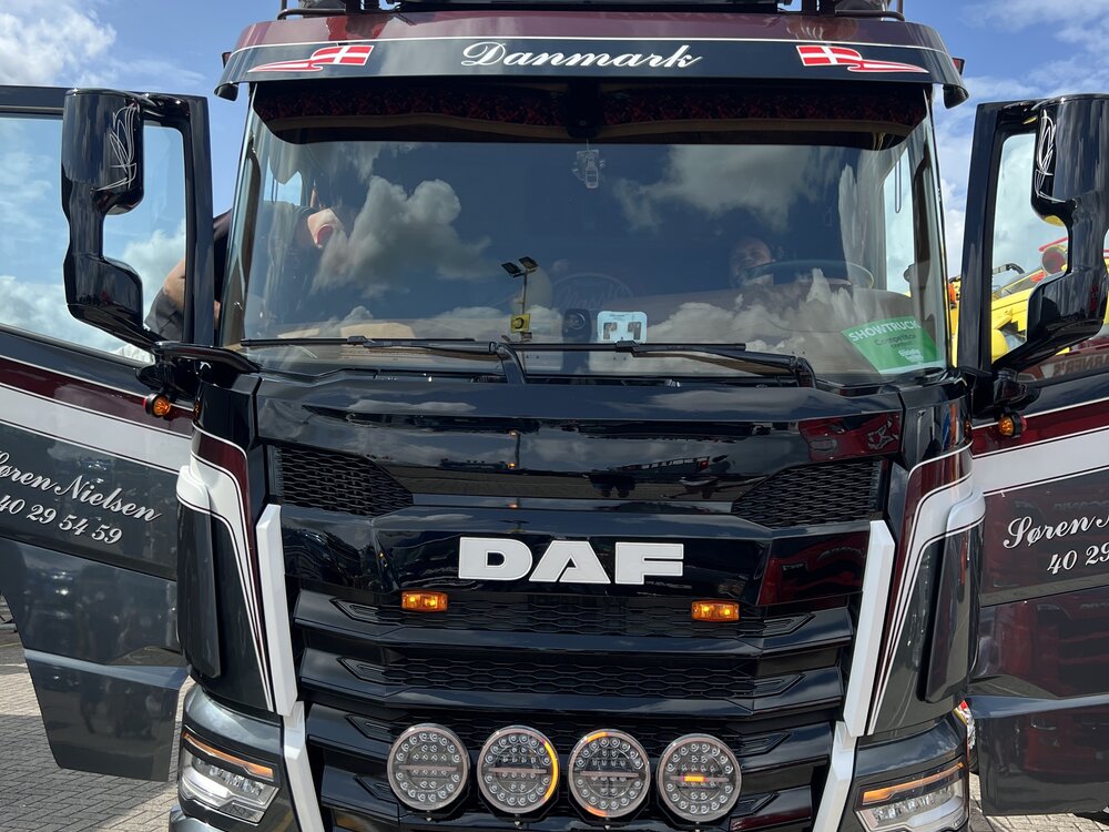 Tekno Tekno DAF XF 8x2 haakarm met container SOREN NIELSEN VOGNMAND