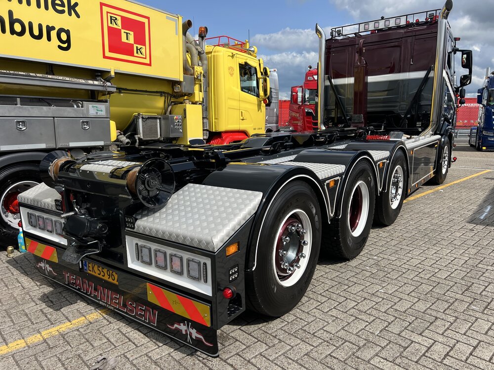 Tekno Tekno DAF XF  8x2 hooklift with container SOREN NIELSEN VOGNMAND