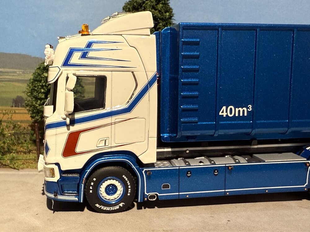 WSI WSI Scania R Highline 6x2 bakwagen met haakarm systeem + 40m3 container LOODS AKERI AB